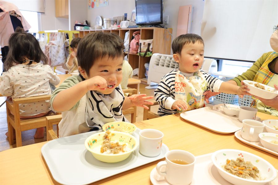 昼食のようす
